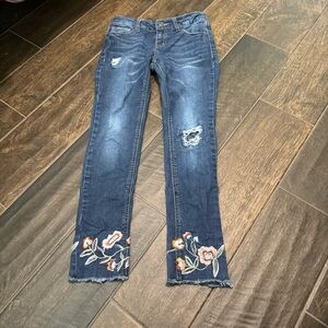 EUC Vanilla Star Girls Embroidered Distressed Jeans